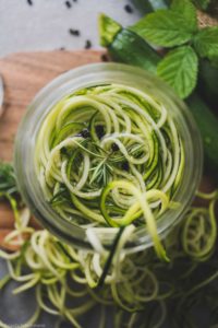 Fermentierte Zoodles – Zucchini-Nudeln im Glas