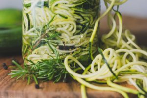 Fermentierte Zoodles – Zucchini-Nudeln im Glas