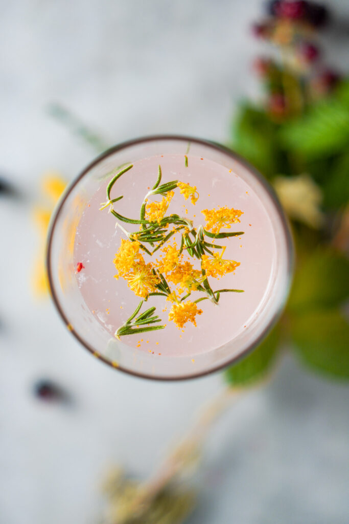 Kombucha mit Brombeere, Rosmarin und Fenchel in der F2