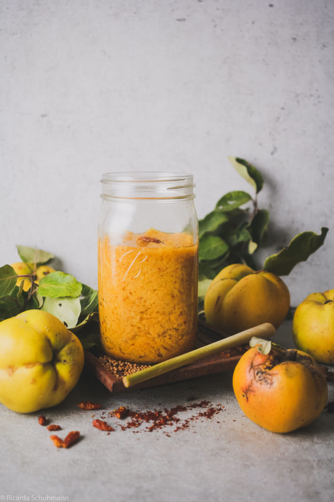 Quitte scharf fermentiert mit Zitronengras