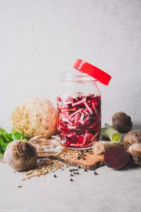 Rote Bete und Knollensellerie fermentiert