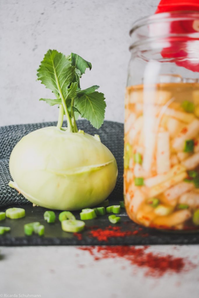 Kohlrabi fermentiert mit Chili und Frühlingszwiebeln