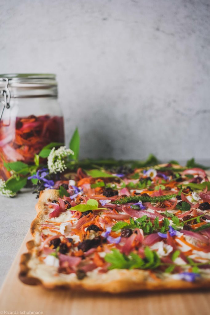 Sauerteig-Flammkuchen mit Zwiebelmix