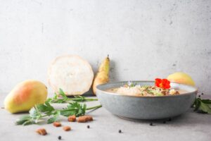 Probiotische Suppe mit Sellerie und Birnen und Miso