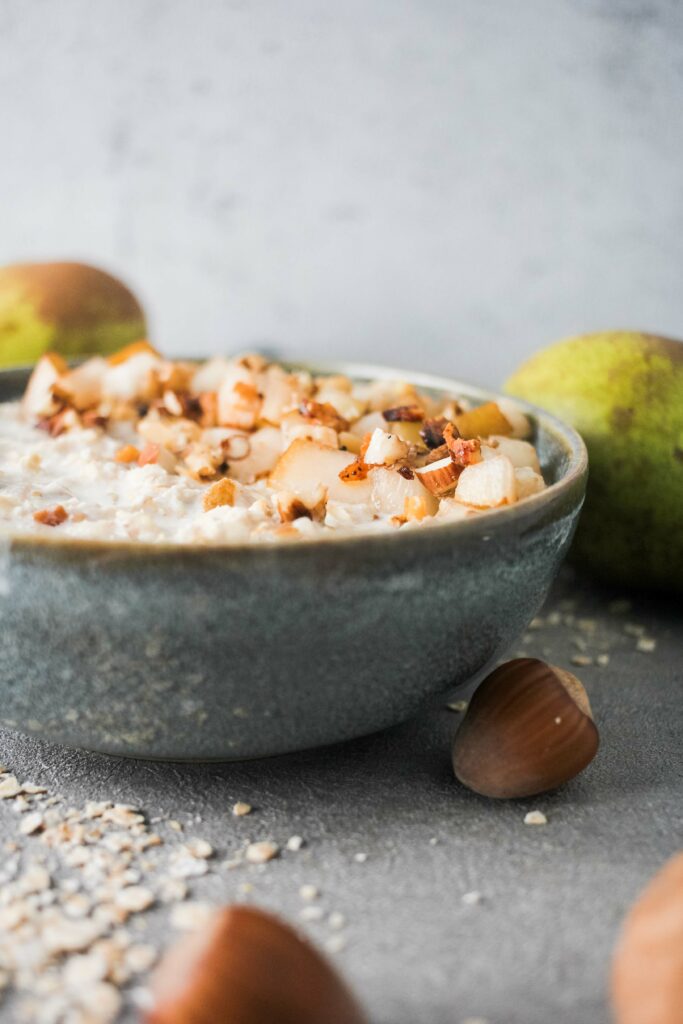 Bircher Müsli mit Birnen und Milchkefir