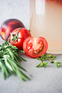 Nekatrine und Tomate in der Zweitfermentation