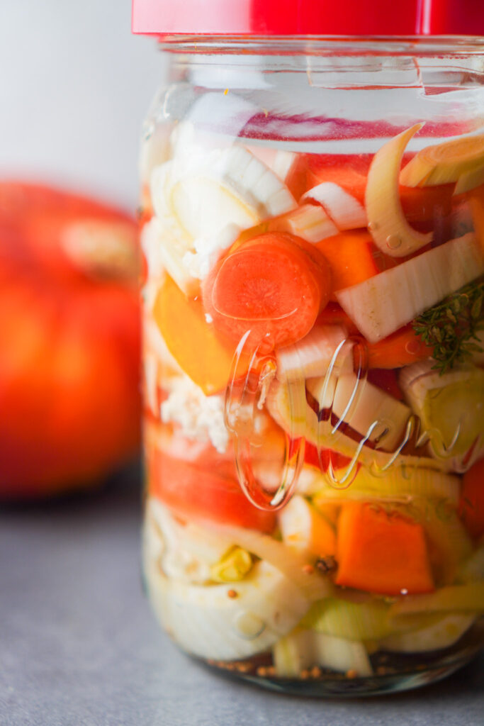 Kürbis einfach fermentiert mit Herbstgemüse